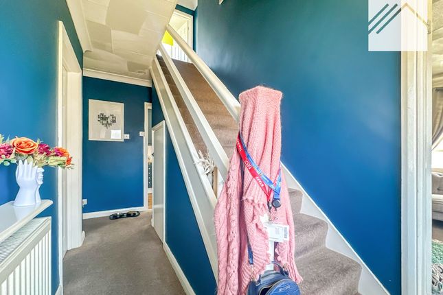 60 Hannett Road, Canvey Island photo 2