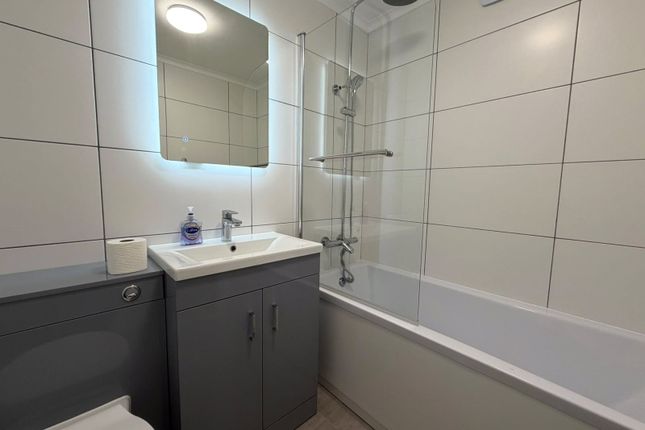 Flat 8, 28, Savona Court, The Downs photo 2
