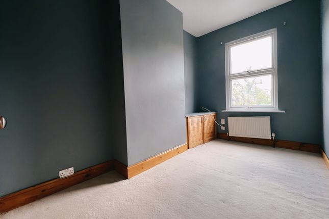 Flat to rent in Main Avenue, Enfield