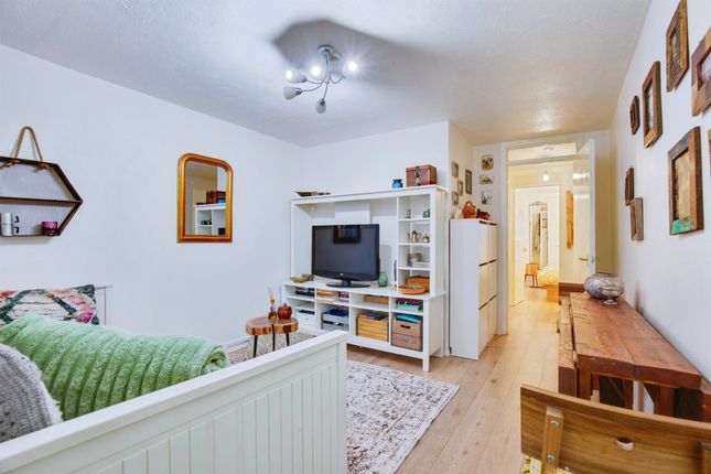 1-bed flat on 21, Foxlees, Wembley, £220,000