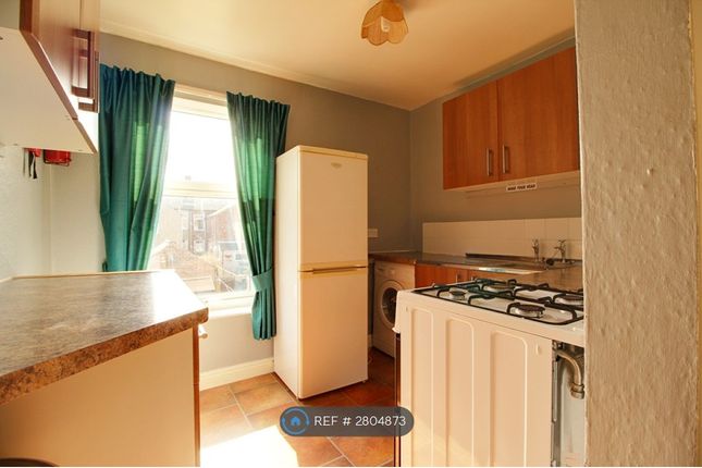 A Cromwell Avenue, Grimsby photo 3