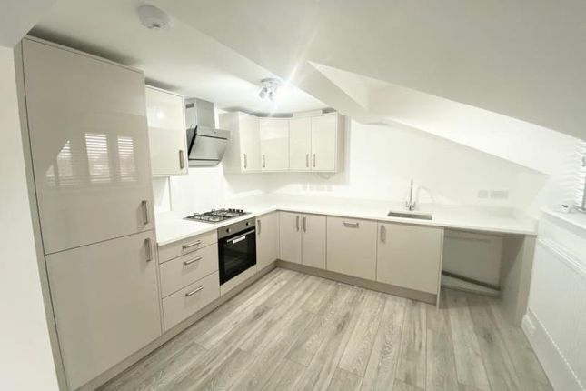 Thumbnail Flat to rent in Howards Road, Woking