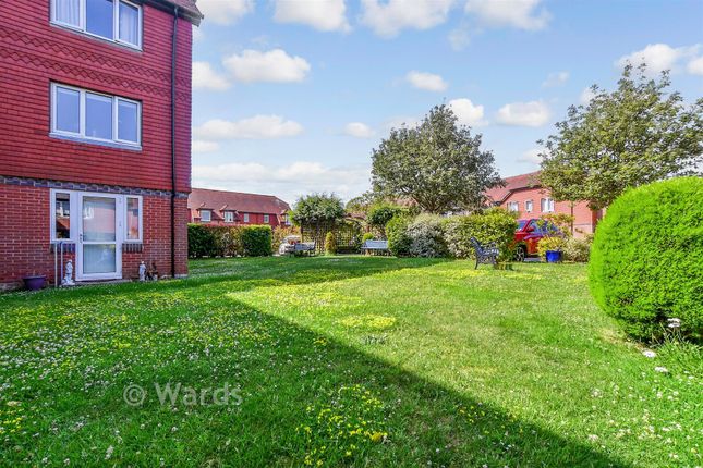 Cedar Court, Woodbury Lane, Tenterden photo 3