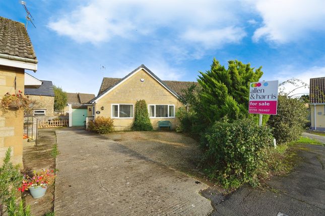 Thumbnail Bungalow for sale in Bettertons Close, Fairford
