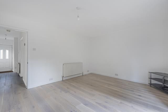 4a, Chineham Court, Reading photo 4