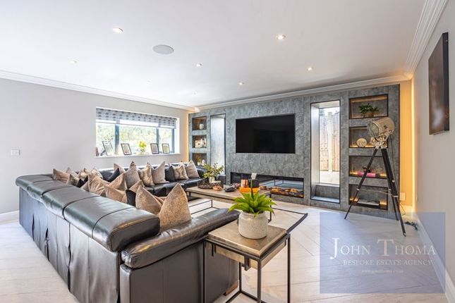 66, Bracken Drive, Chigwell photo 4