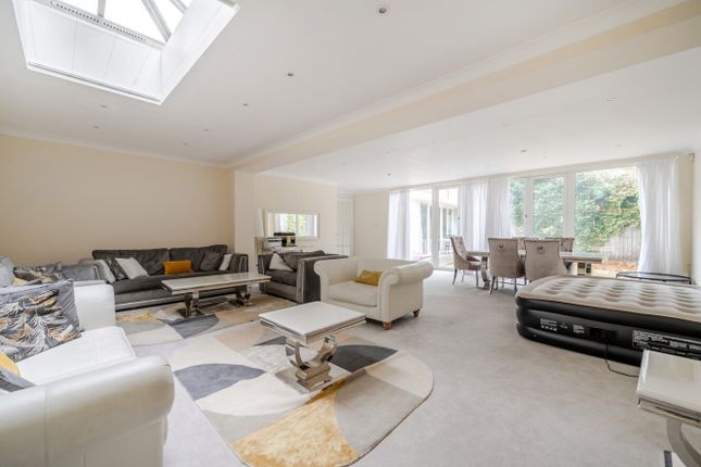 10B, Trinity Crescent, London photo 2