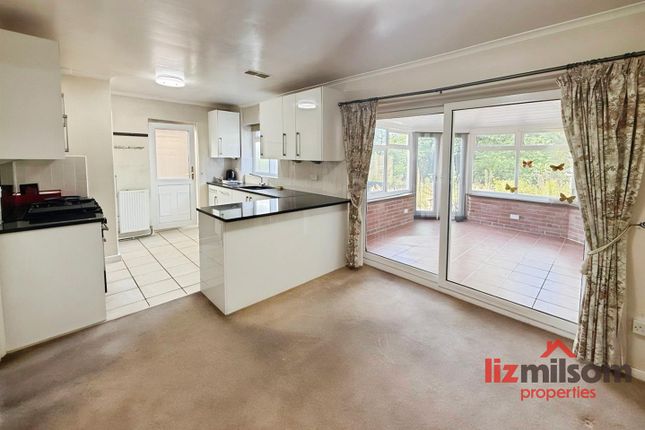 3, Warren Drive, Swadlincote photo 3