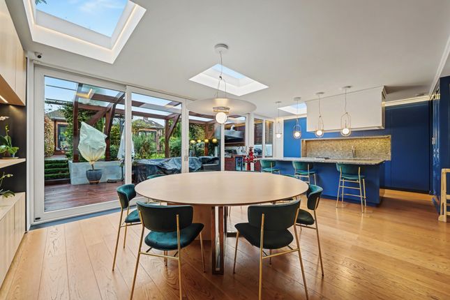 136, Cairnfield Avenue, London photo 3