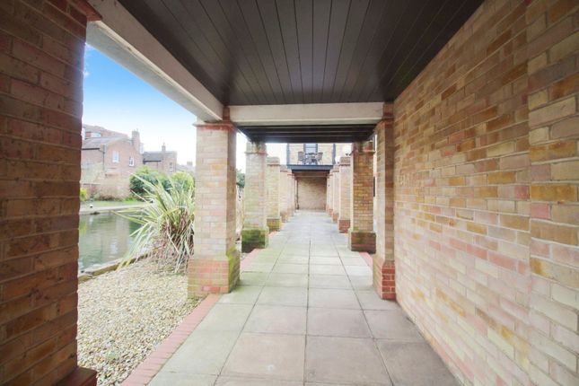 Flat for sale in Ravens Lane, Berkhamsted, Hertfordshire