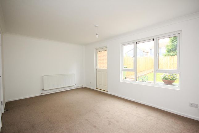 6, Brooke Close, Wellingborough photo 4