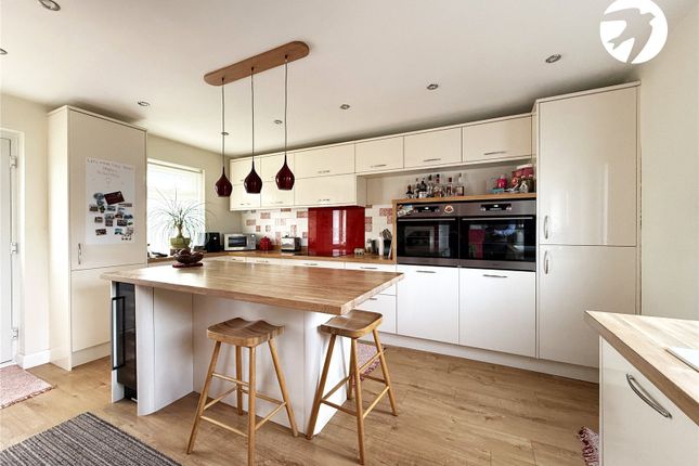 67, Fens Way, Kent photo 3
