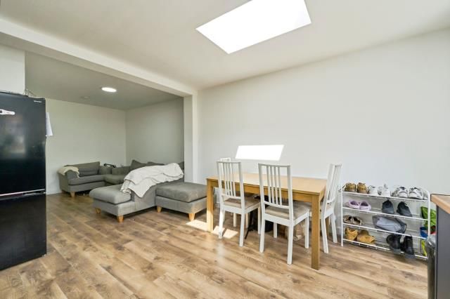 11, Sunray Avenue, Surbiton photo 4