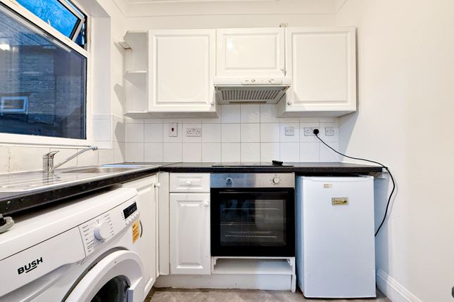 Room 2, 111 Lampton Road, Hounslow photo 3
