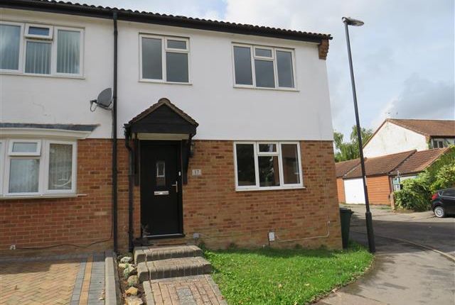 Thumbnail Property to rent in Budgen Close, Poundhill, Crawley