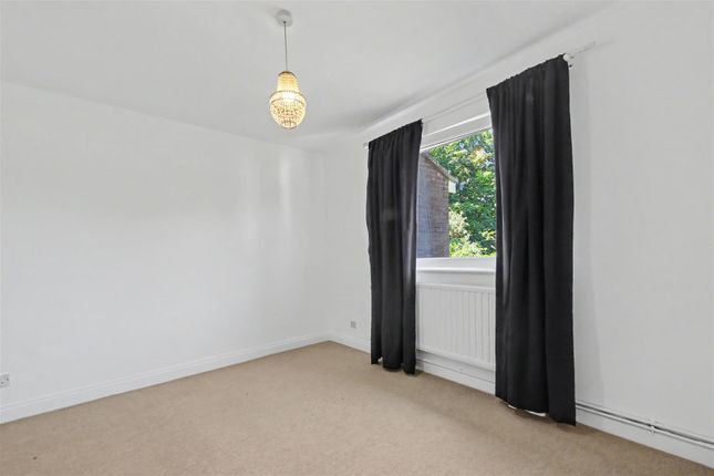 28, Scrubbitts Square, Radlett photo 4