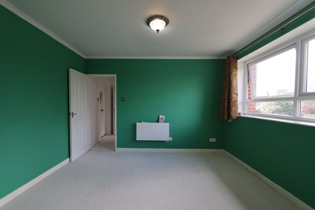 Flat to rent in Lode Lane, Solihull