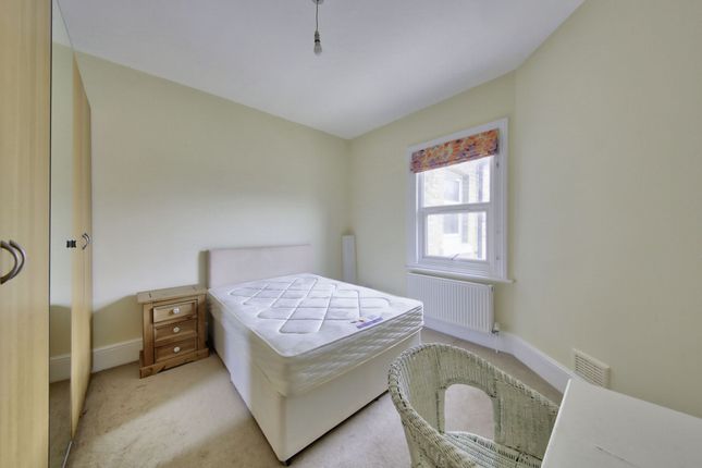 Flat to rent in Heathfield Square, Wandsworth