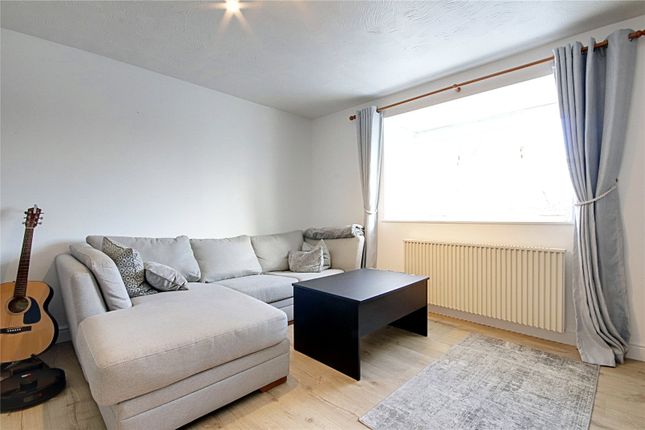 Flat 38, Webley Court, 9, Sten Close, ENFIELD photo 4