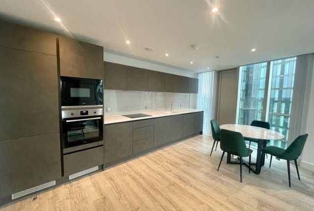 Flat 1605, Blade Tower, Manchester photo 4