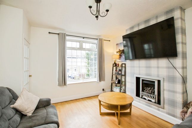 4, Holme Drive, HALIFAX photo 4
