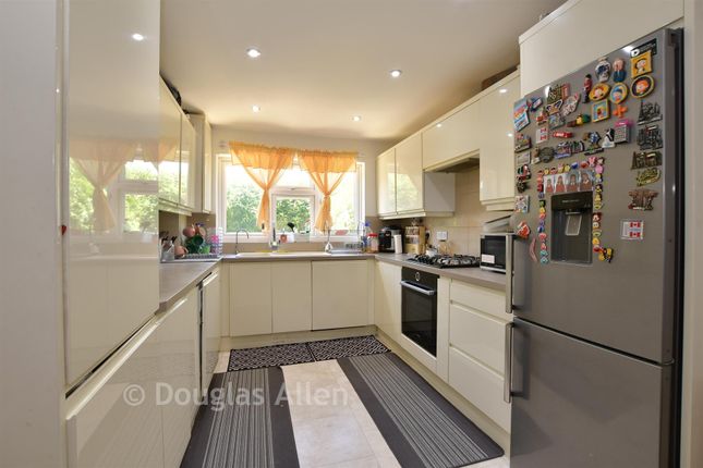 23, Pershore Close, Ilford photo 4