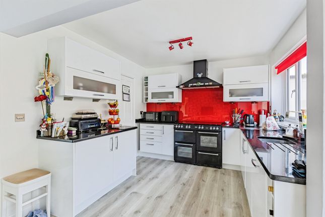 52, Brantwood Drive, Paignton photo 4