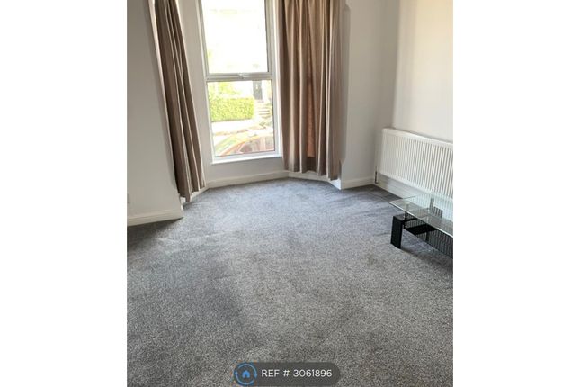 Flat  Ground Floor, Vicarage Road, London photo 4