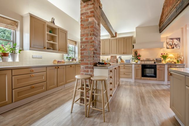 Kitchen/B'fast Room