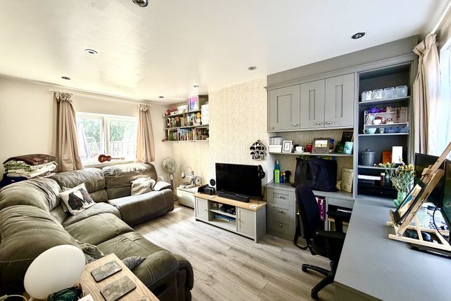 34, Priory Road, Chessington photo 2