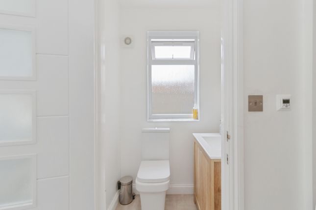 Cloakroom/wc