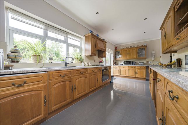2, Worton Gardens, Isleworth photo 4