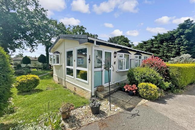 Thumbnail Mobile/park home for sale in Saville Close, Towngate Wood Park, Tonbridge, Kent