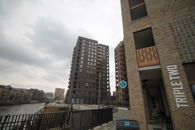 Flat to rent in Teal Point, 8 Drydock Square, Barking