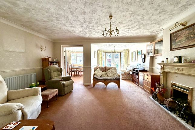100, Moor Lane, Chessington photo 2