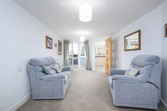 Edward Place 22, Churchfield Road, Walton On Thames photo 4
