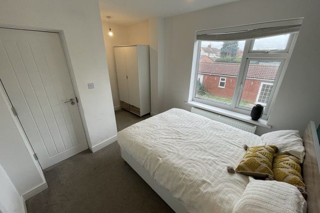 Room to rent in Rm 4, Priory Road, Peterborough
