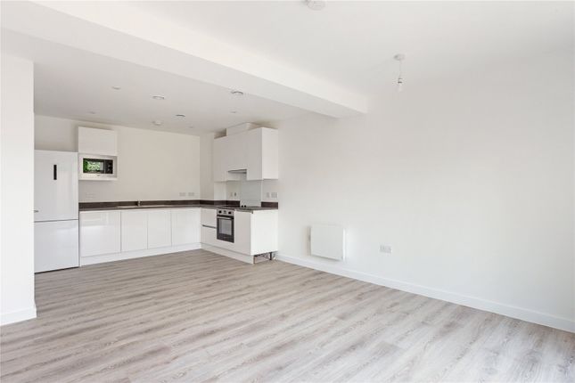 Flat to rent in Parkes Avenue, Balsall Heath, Birmingham, West Midlands