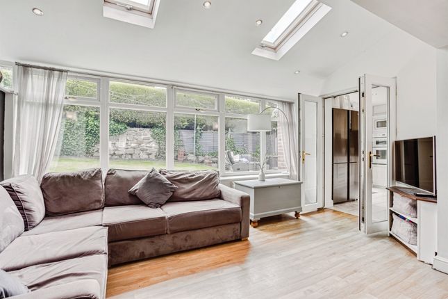 34, Castle View, Wakefield photo 4