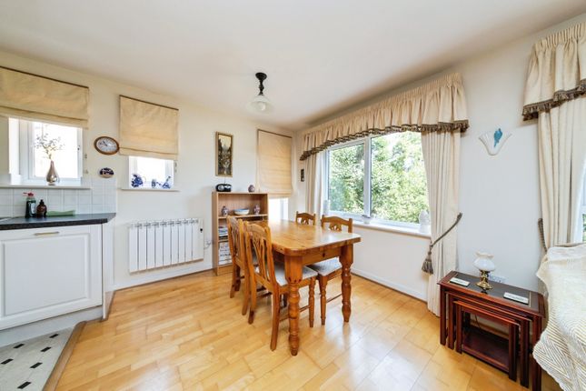 52, Avebury Avenue, Kent photo 4