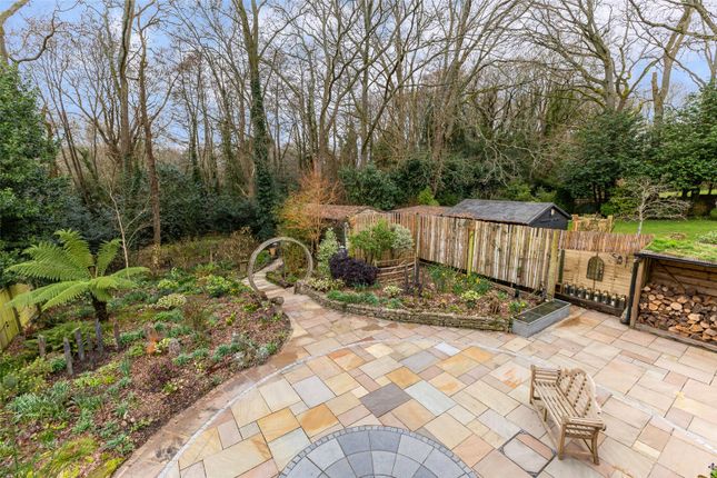 6, The Oaks, Tadley photo 3