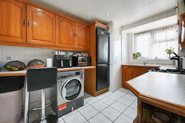 25 Swan Road, Southall photo 2