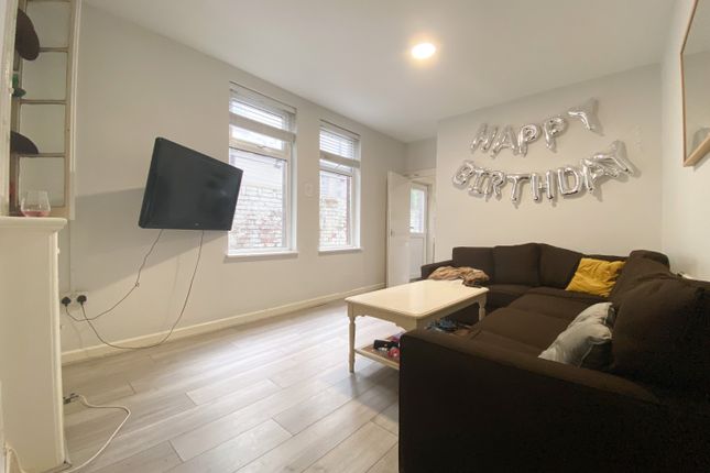 6-bed terraced on 40, Colum Road, Cardiff, £3,090/mo