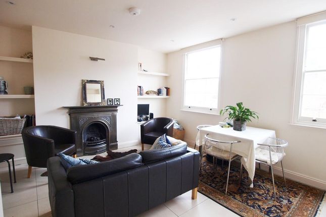 Flat 4, 88, Amwell Street, London photo 2