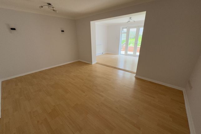 Terraced house to rent in Valley Drive, Gravesend