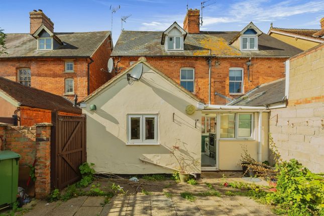 Town house for sale in Newbury Street, Wantage