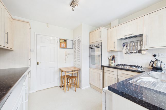 24 Elmdale Gardens, Princes Risborough photo 4