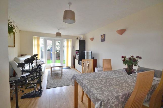 16, Mavoncliff Drive, Milton Keynes photo 2