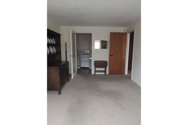 Flat for sale in Lincoln Road, Peterborough