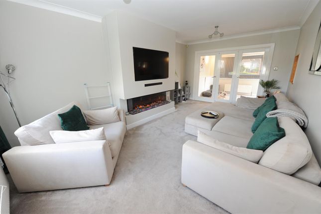 3, Plumpton Drive, Bradford photo 2